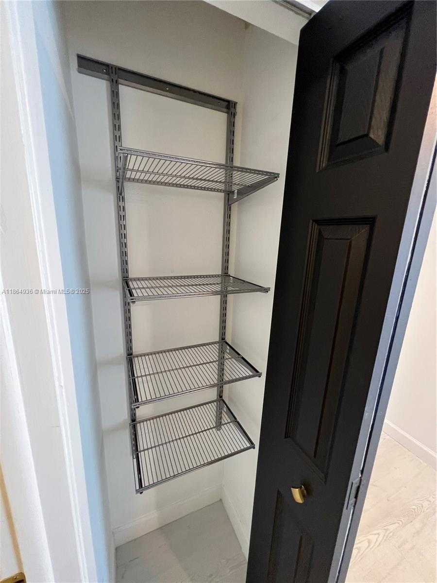 Small Image of 770 CLAUGHTON ISLAND DR #PH-17, Miami Number 14