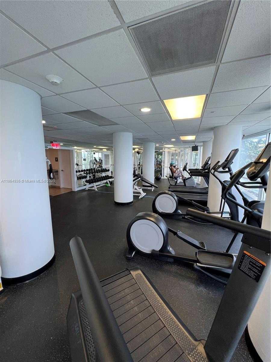 Small Image of 770 CLAUGHTON ISLAND DR #PH-17, Miami Number 21