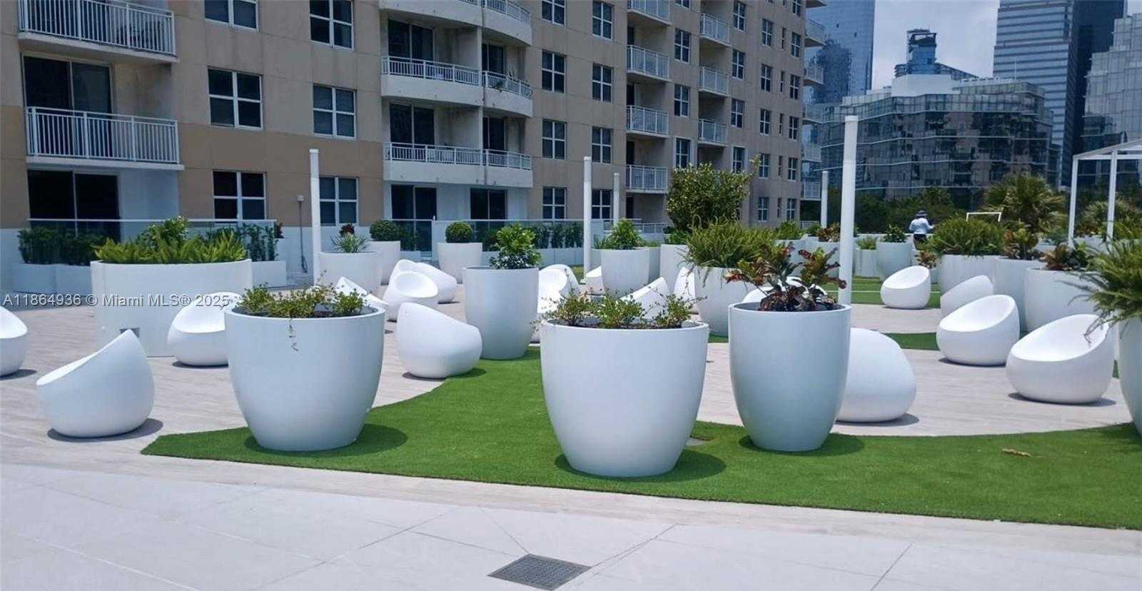Small Image of 770 CLAUGHTON ISLAND DR #PH-17, Miami Number 22