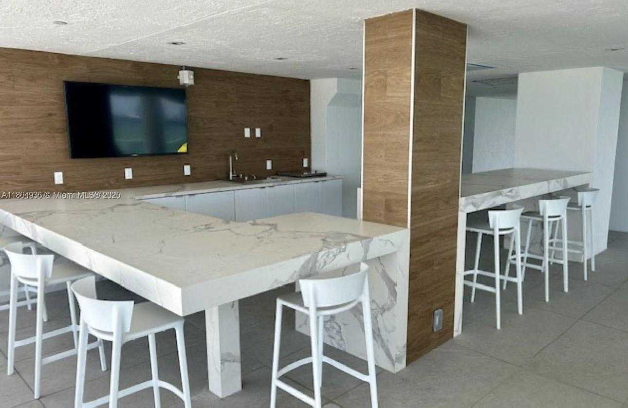Small Image of 770 CLAUGHTON ISLAND DR #PH-17, Miami Number 23