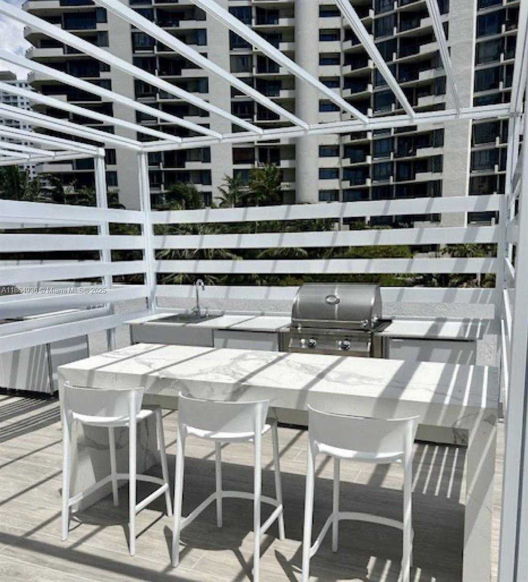 Small Image of 770 CLAUGHTON ISLAND DR #PH-17, Miami Number 24