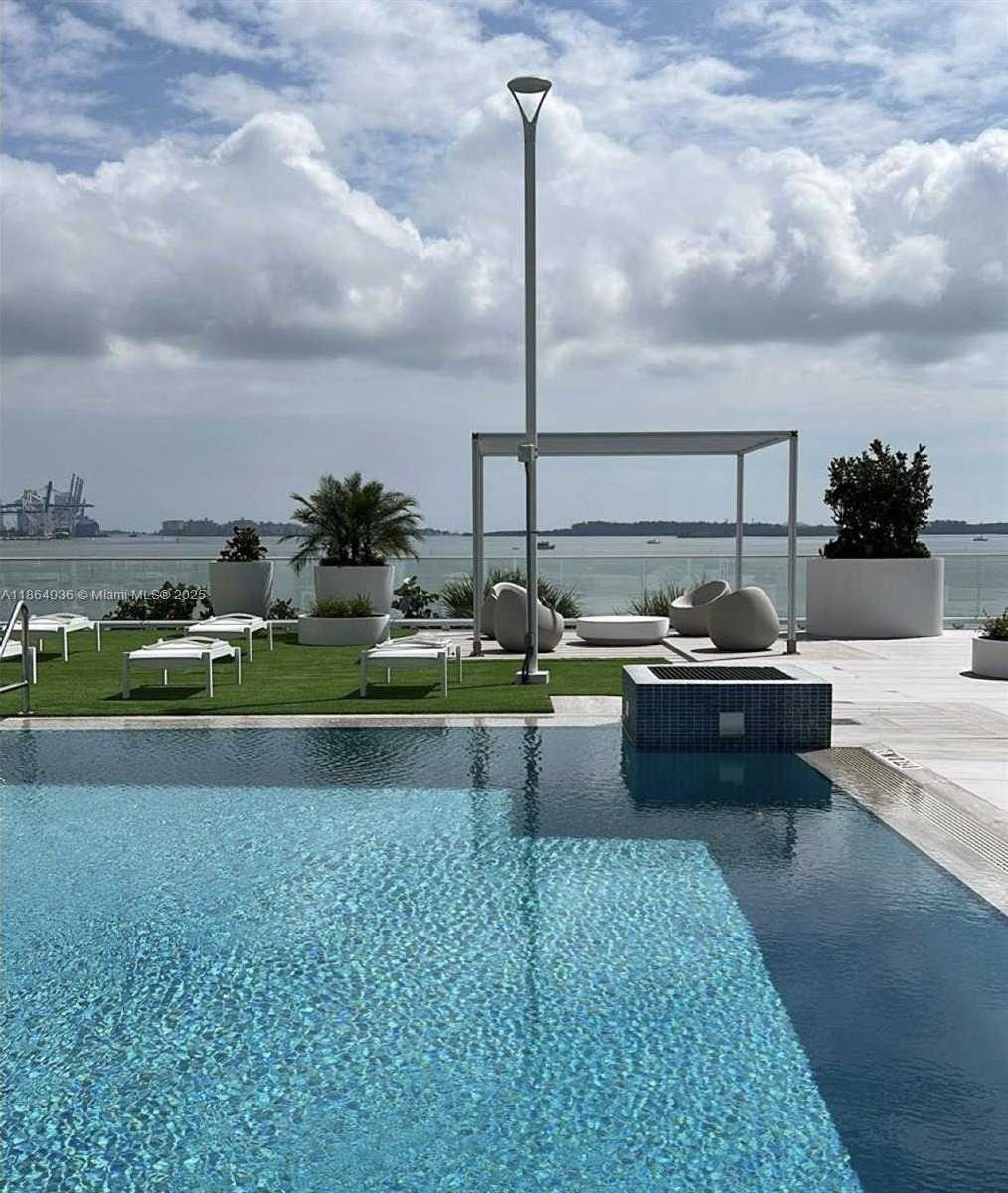 Small Image of 770 CLAUGHTON ISLAND DR #PH-17, Miami Number 25