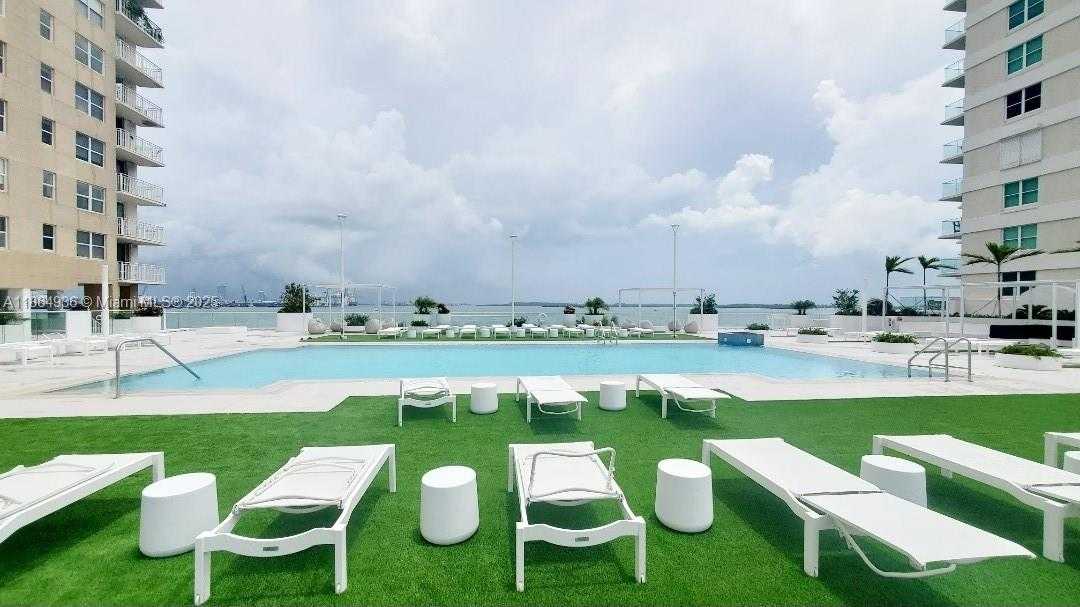 Small Image of 770 CLAUGHTON ISLAND DR #PH-17, Miami Number 30