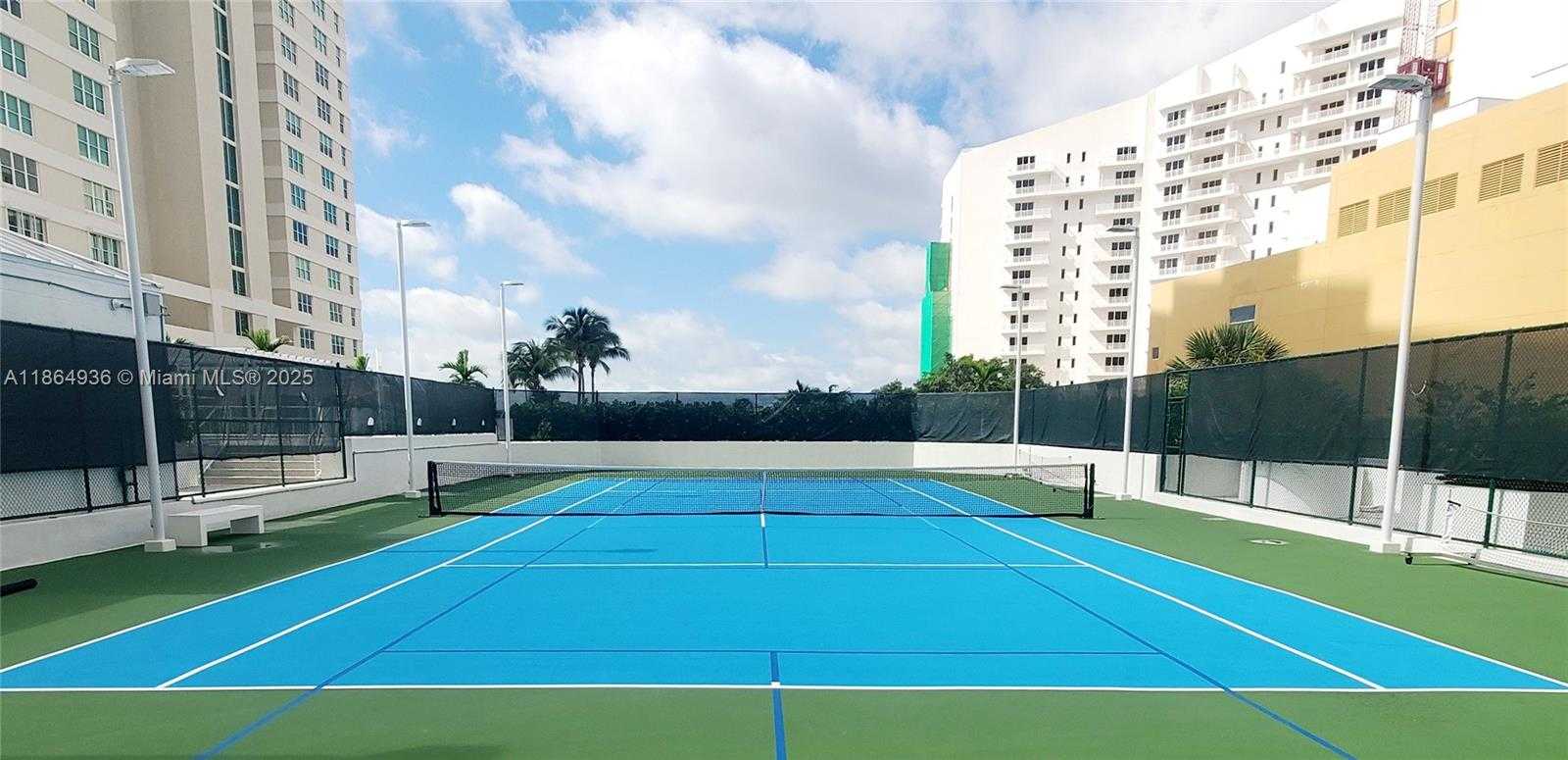 Small Image of 770 CLAUGHTON ISLAND DR #PH-17, Miami Number 31