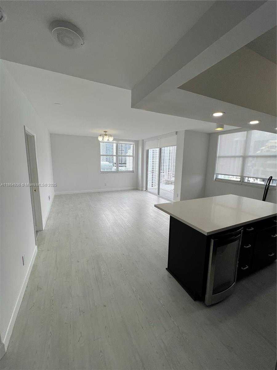 Small Image of 770 CLAUGHTON ISLAND DR #PH-17, Miami Number 4