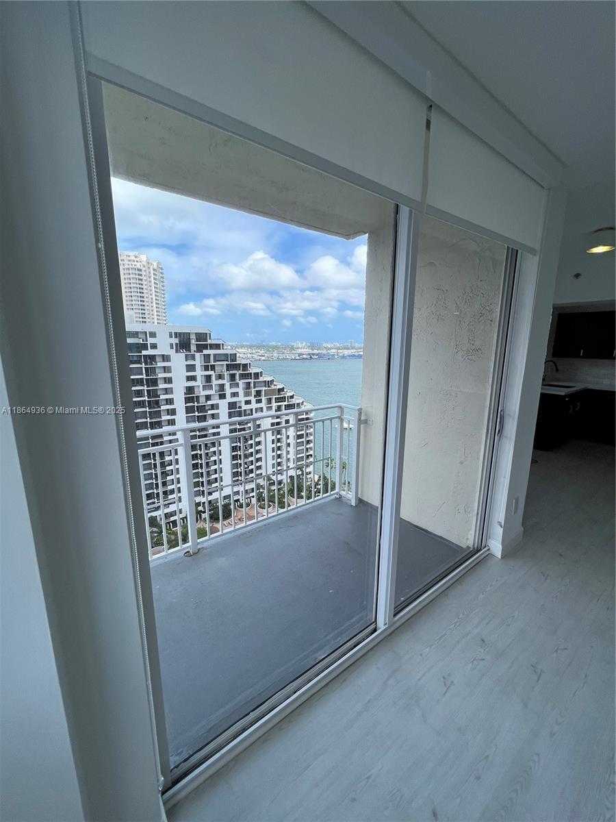 Small Image of 770 CLAUGHTON ISLAND DR #PH-17, Miami Number 5