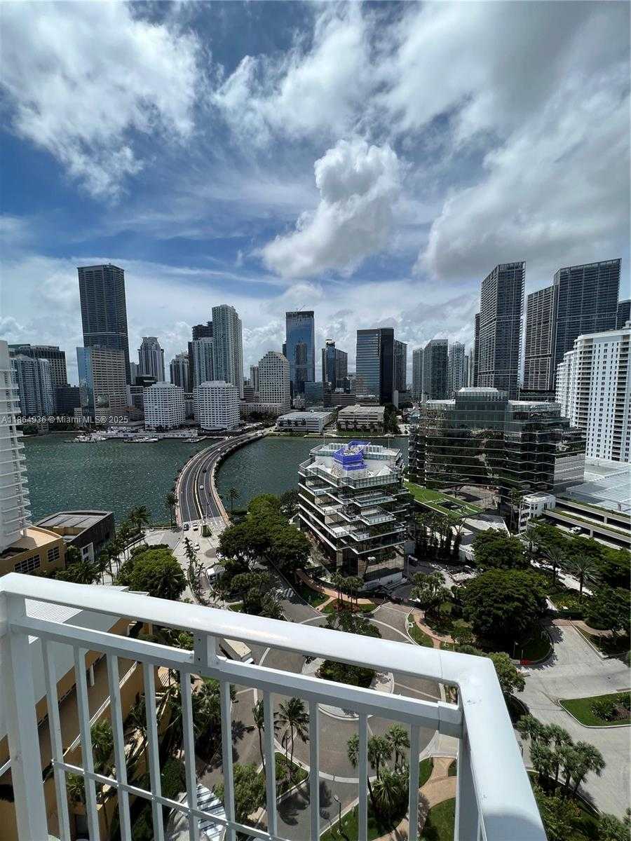 Small Image of 770 CLAUGHTON ISLAND DR #PH-17, Miami Number 8