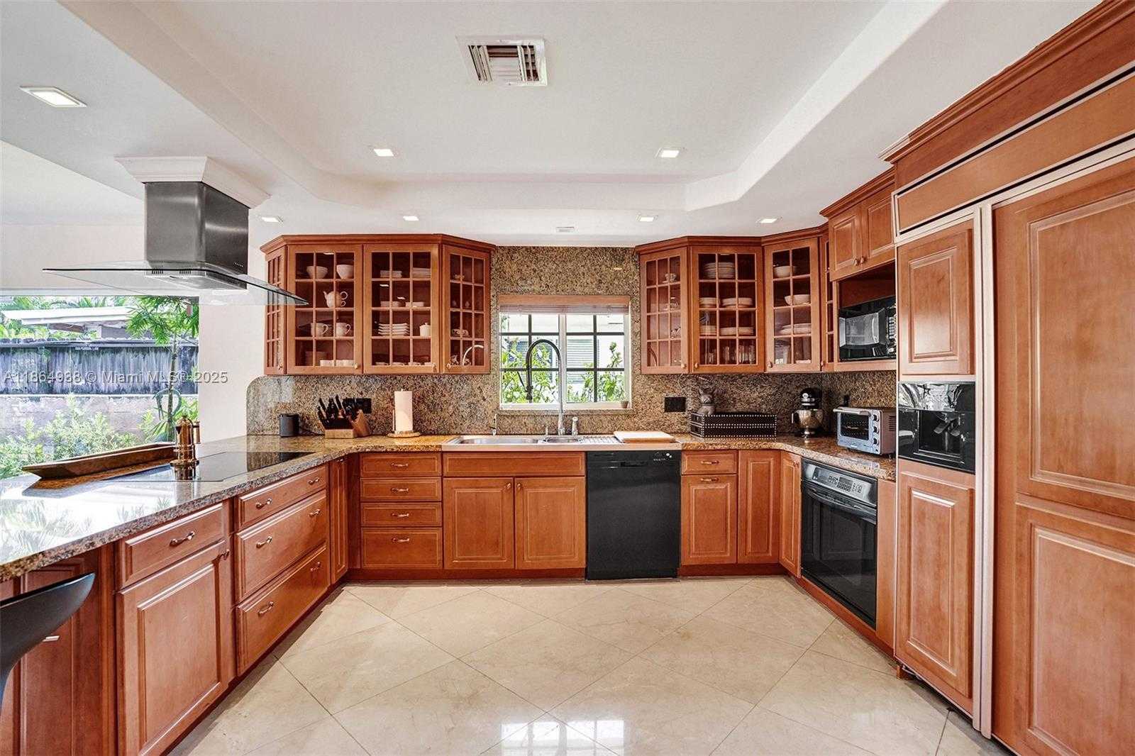 Small Image of 12840 HICKORY RD, North Miami Number 10