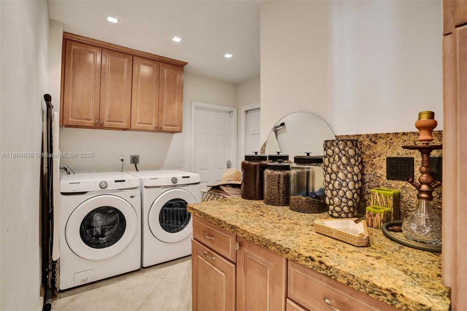 Small Image of 12840 HICKORY RD, North Miami Number 13