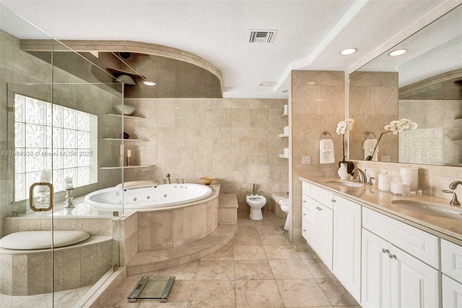 Small Image of 12840 HICKORY RD, North Miami Number 14