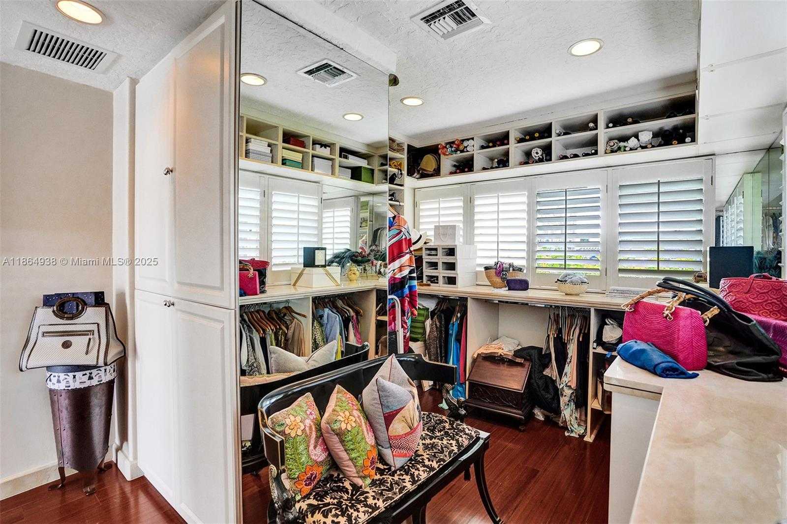 Small Image of 12840 HICKORY RD, North Miami Number 16
