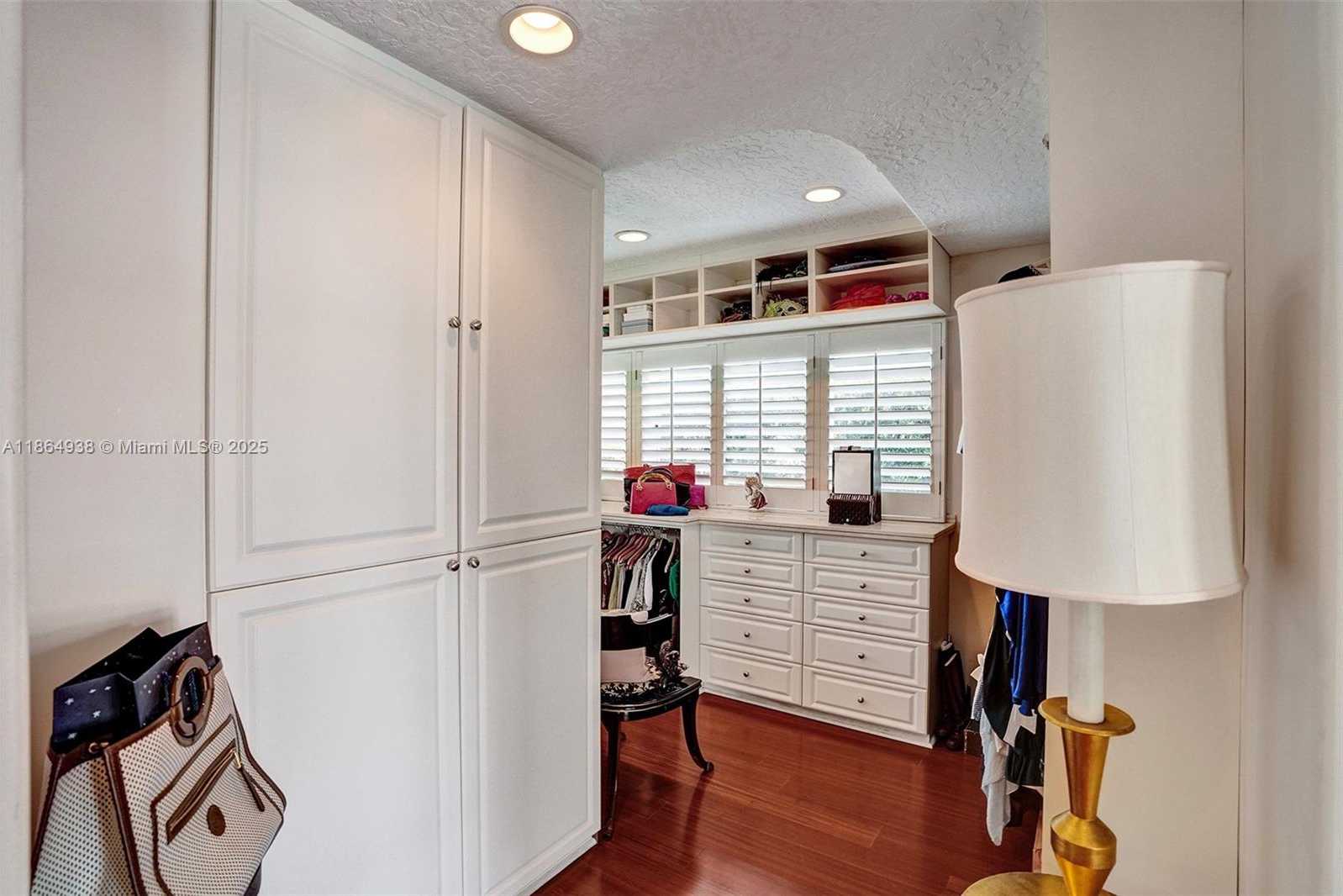 Small Image of 12840 HICKORY RD, North Miami Number 17