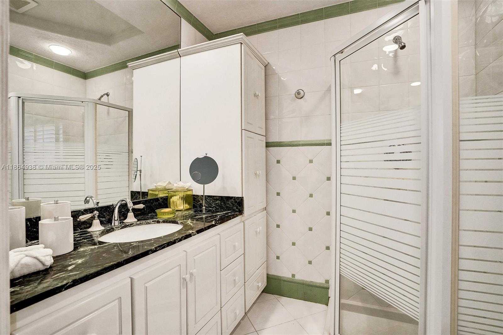 Small Image of 12840 HICKORY RD, North Miami Number 18