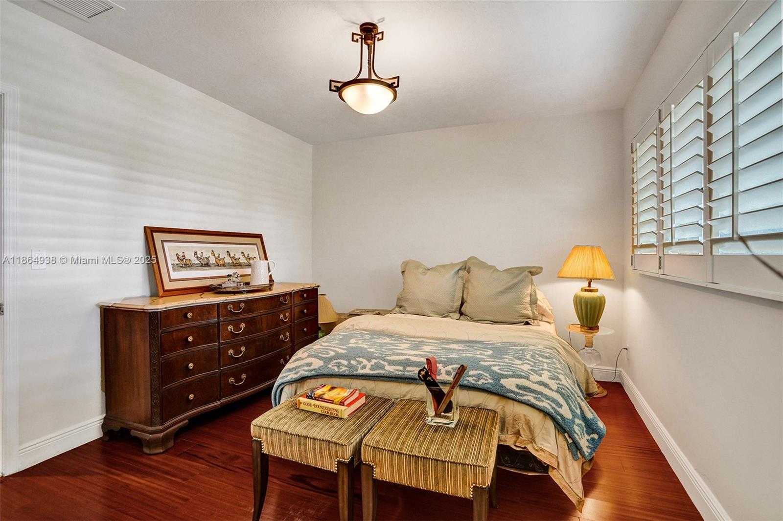 Small Image of 12840 HICKORY RD, North Miami Number 19