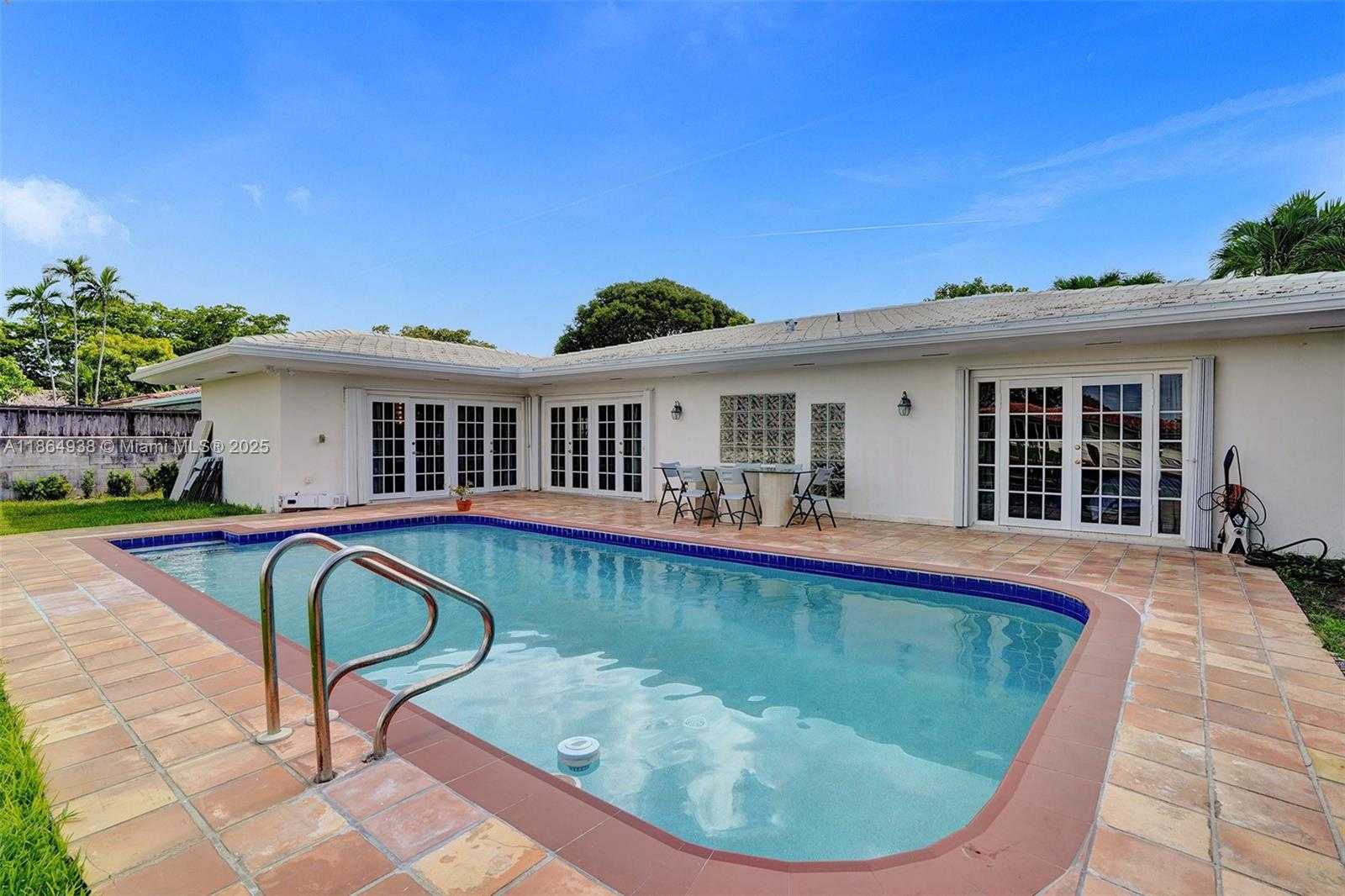 Small Image of 12840 HICKORY RD, North Miami Number 2