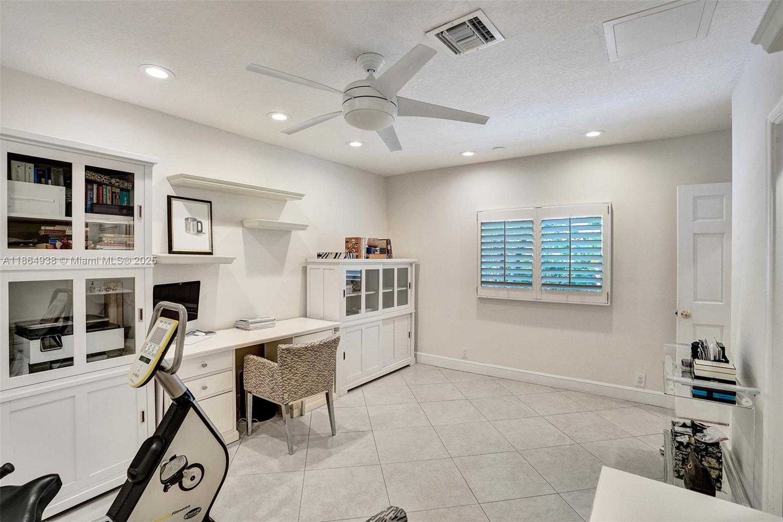Small Image of 12840 HICKORY RD, North Miami Number 20
