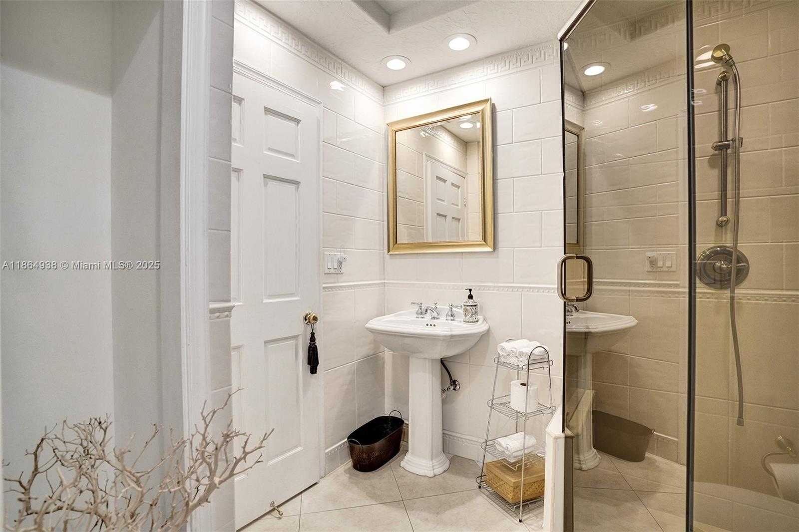 Small Image of 12840 HICKORY RD, North Miami Number 21