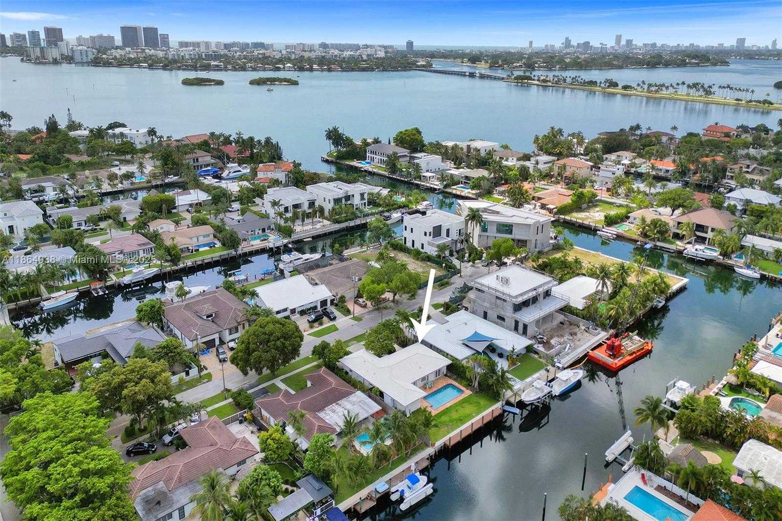 Small Image of 12840 HICKORY RD, North Miami Number 5