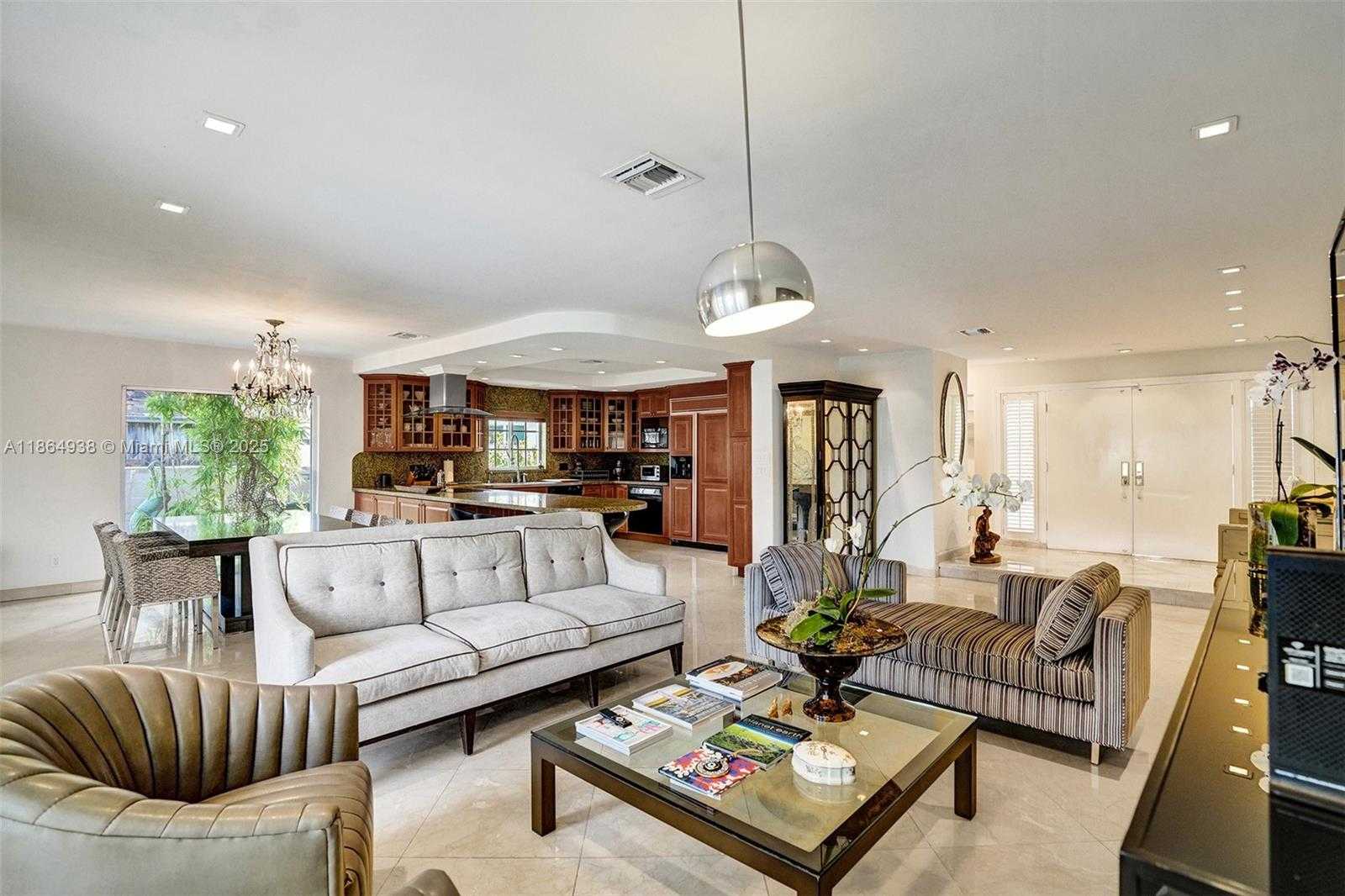 Small Image of 12840 HICKORY RD, North Miami Number 7