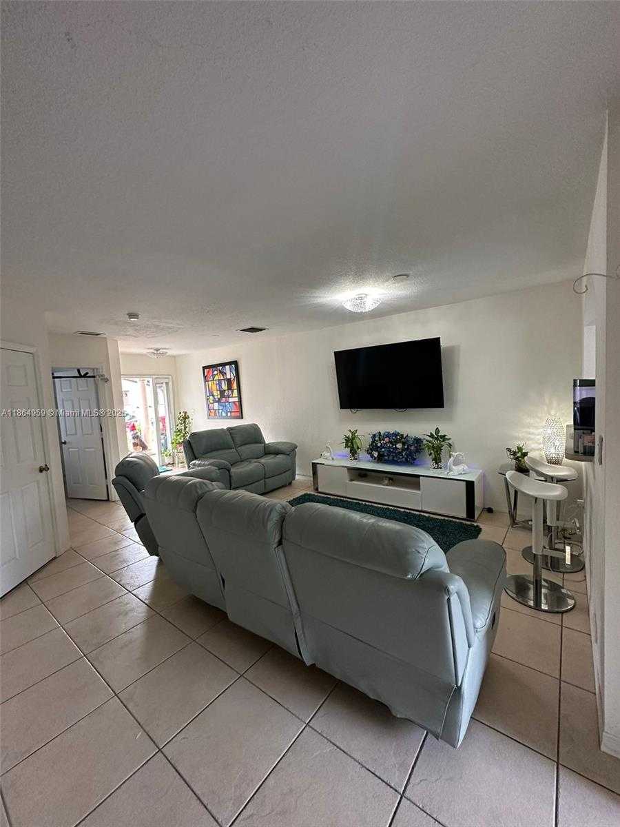 Small Image of 13713 SOUTH WEST 171ST LN, Miami Number 3
