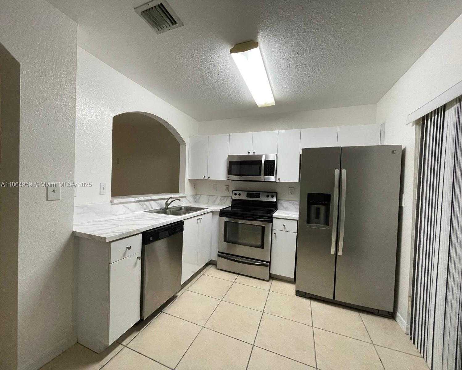 Small Image of 13713 SOUTH WEST 171ST LN, Miami Number 4