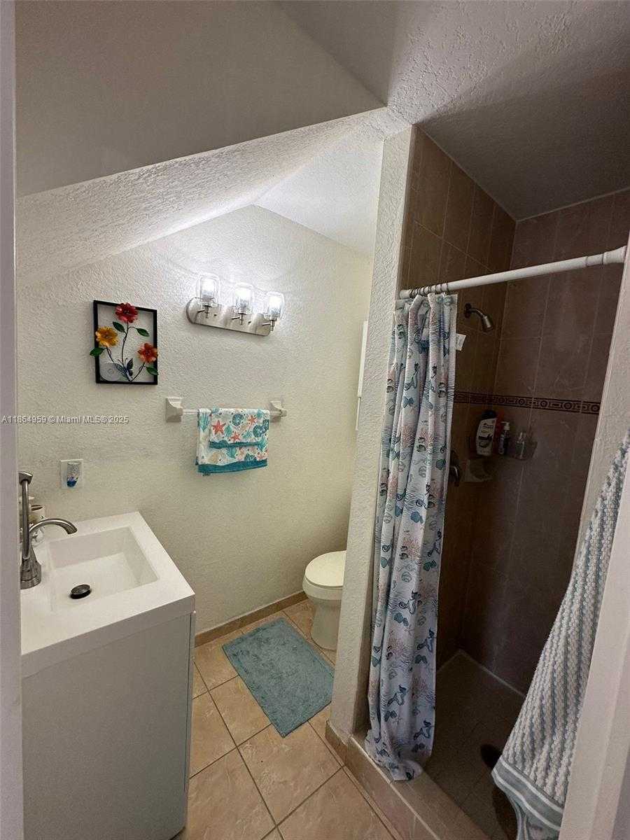 Small Image of 13713 SOUTH WEST 171ST LN, Miami Number 5