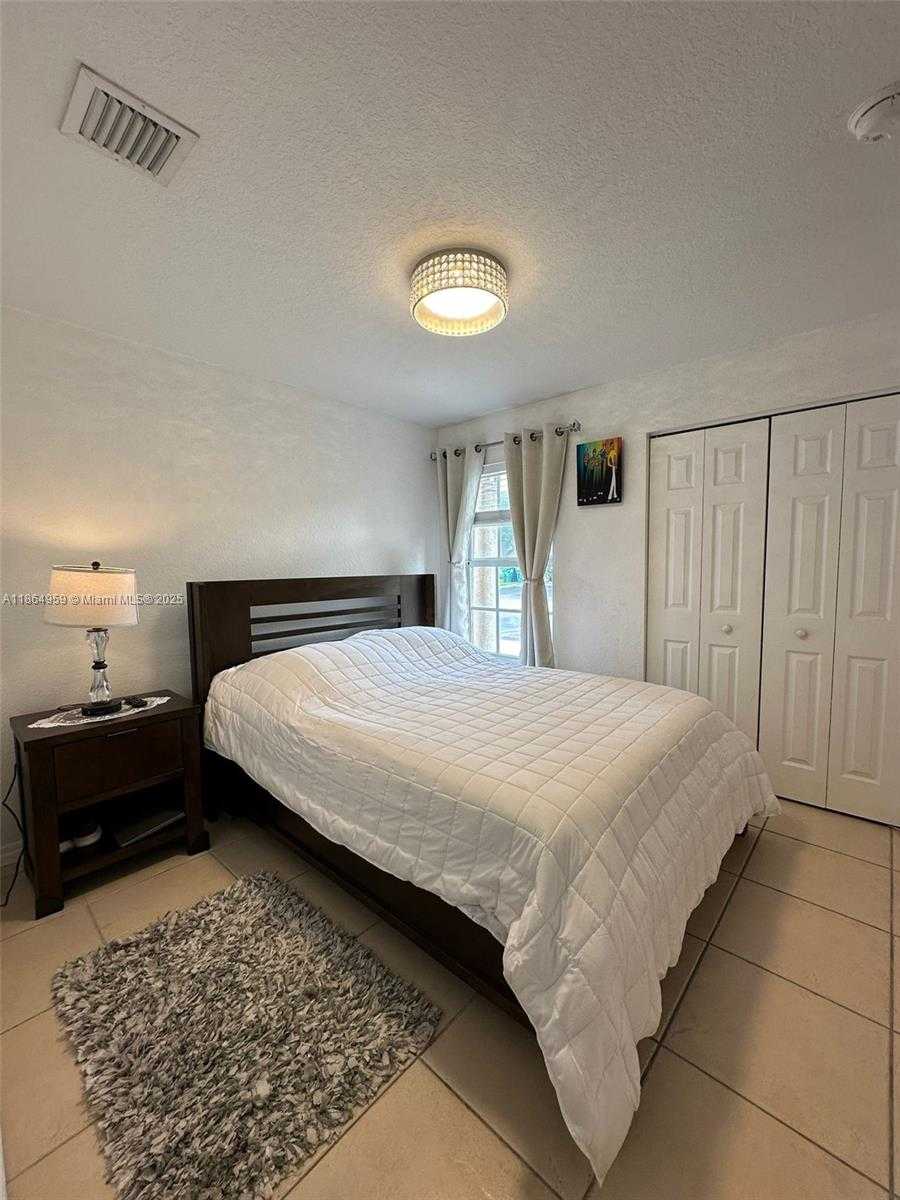 Small Image of 13713 SOUTH WEST 171ST LN, Miami Number 6