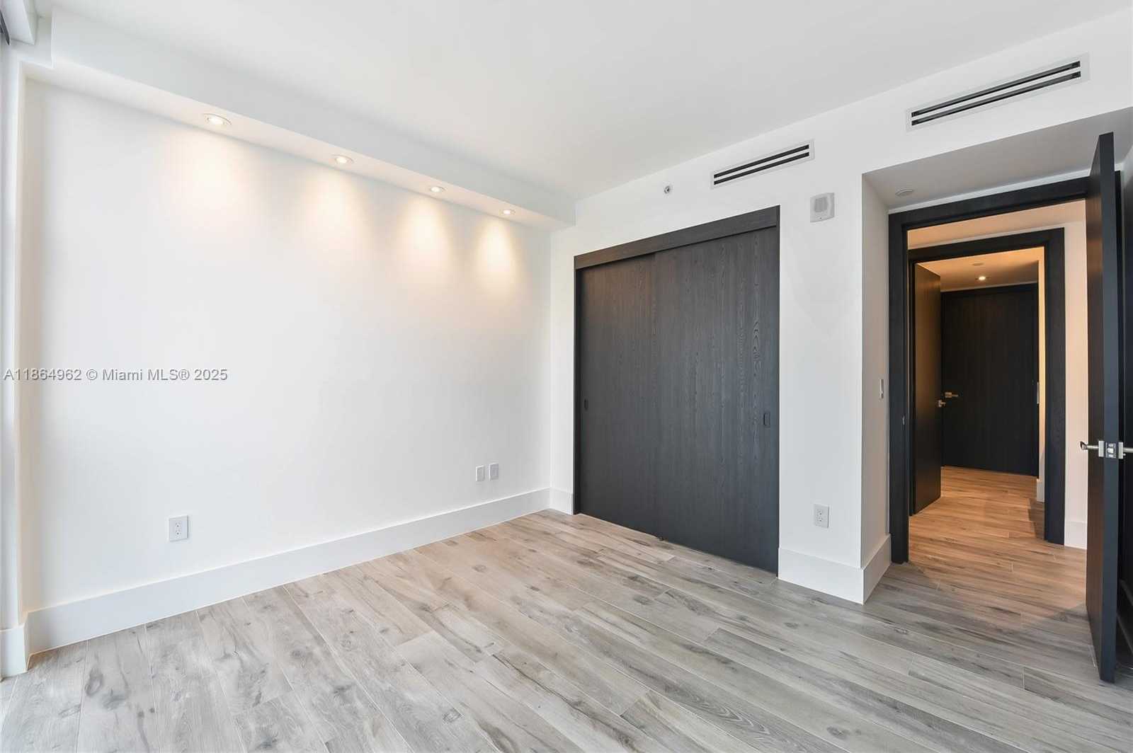 Small Image of 1010 BRICKELL AVE #3905, Miami Number 11