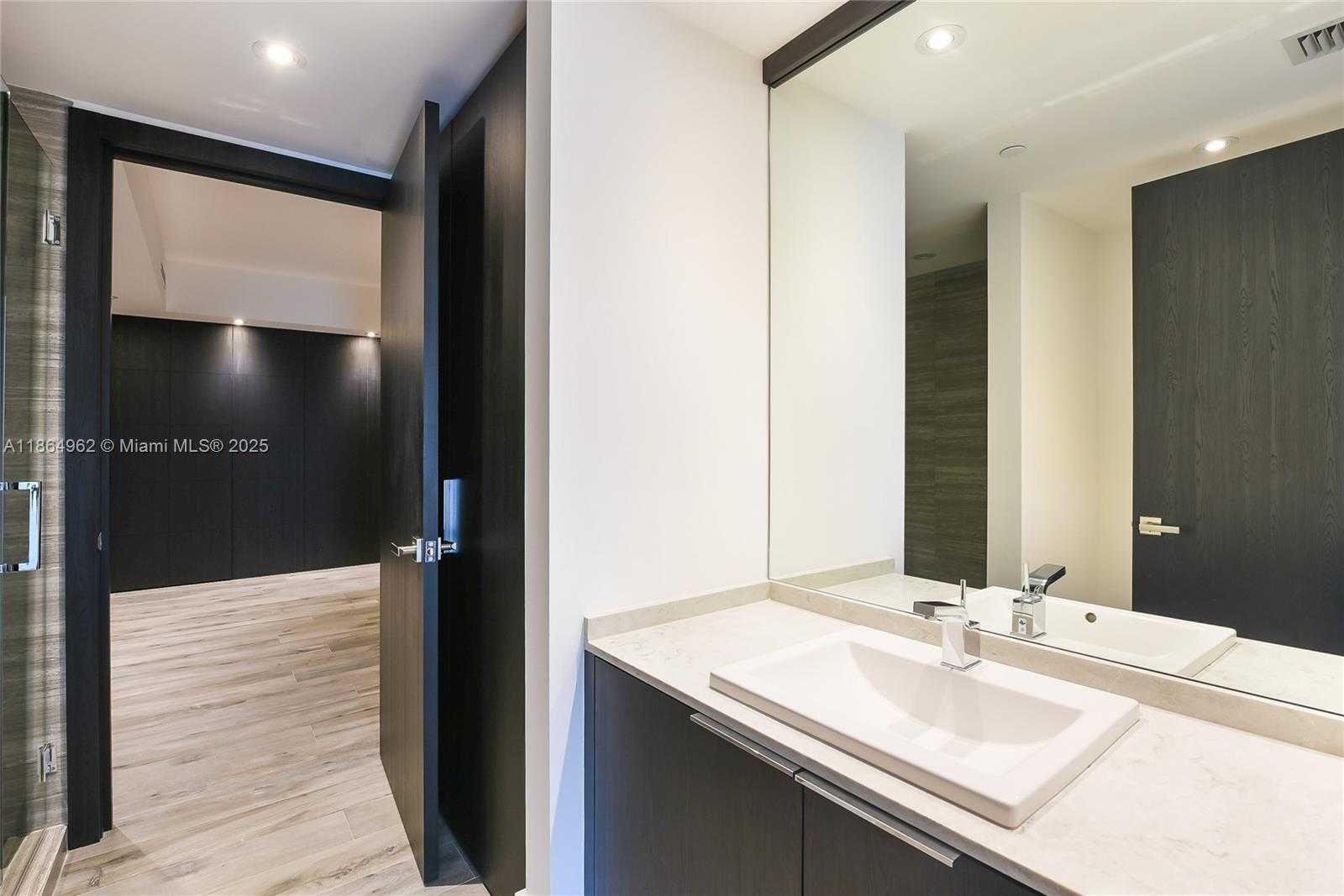 Small Image of 1010 BRICKELL AVE #3905, Miami Number 15