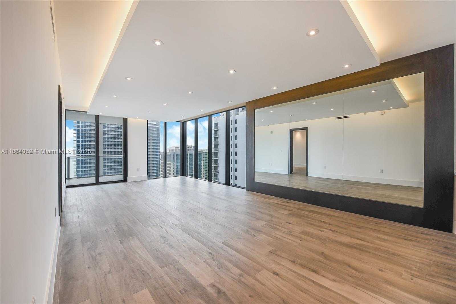 Small Image of 1010 BRICKELL AVE #3905, Miami Number 4