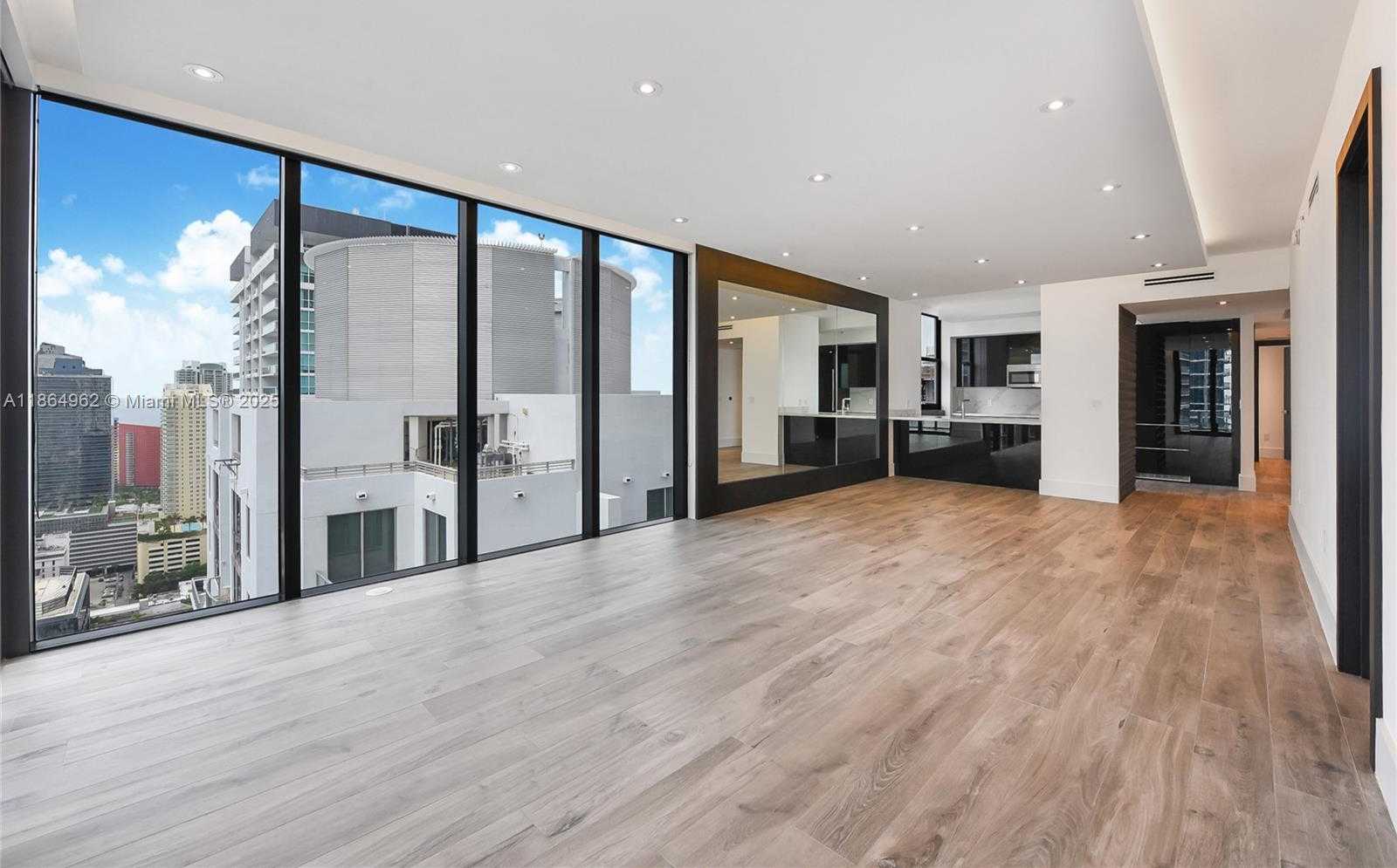 Small Image of 1010 BRICKELL AVE #3905, Miami Number 5