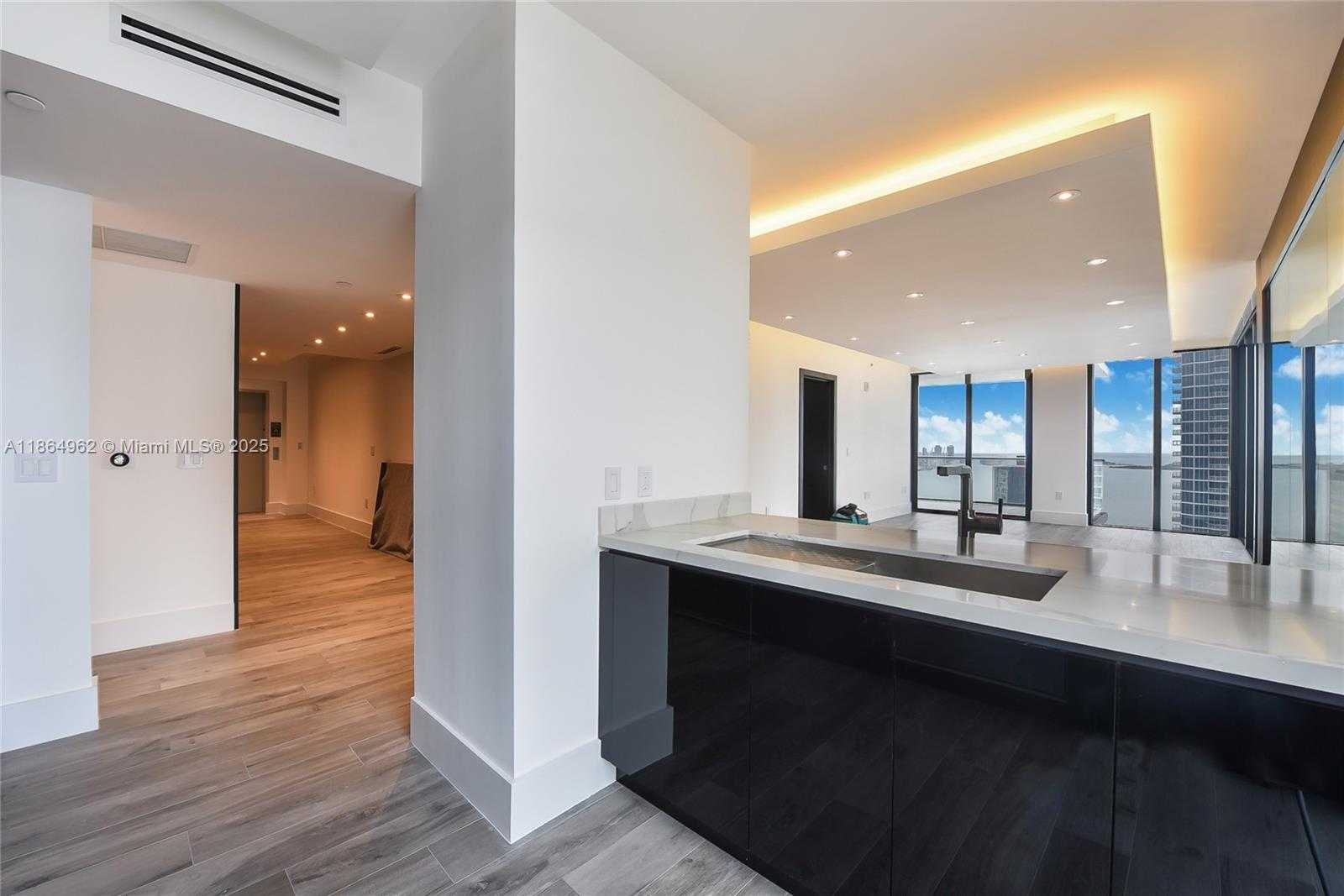 Small Image of 1010 BRICKELL AVE #3905, Miami Number 7