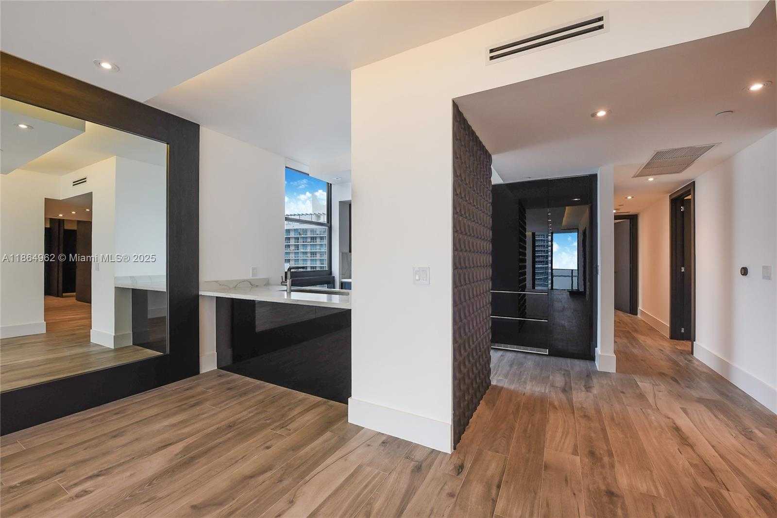 Small Image of 1010 BRICKELL AVE #3905, Miami Number 8