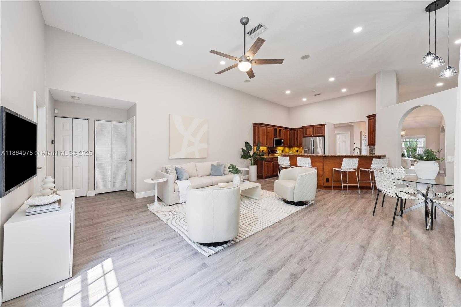 Small Image of 2587 JARDIN CT, Weston Number 10