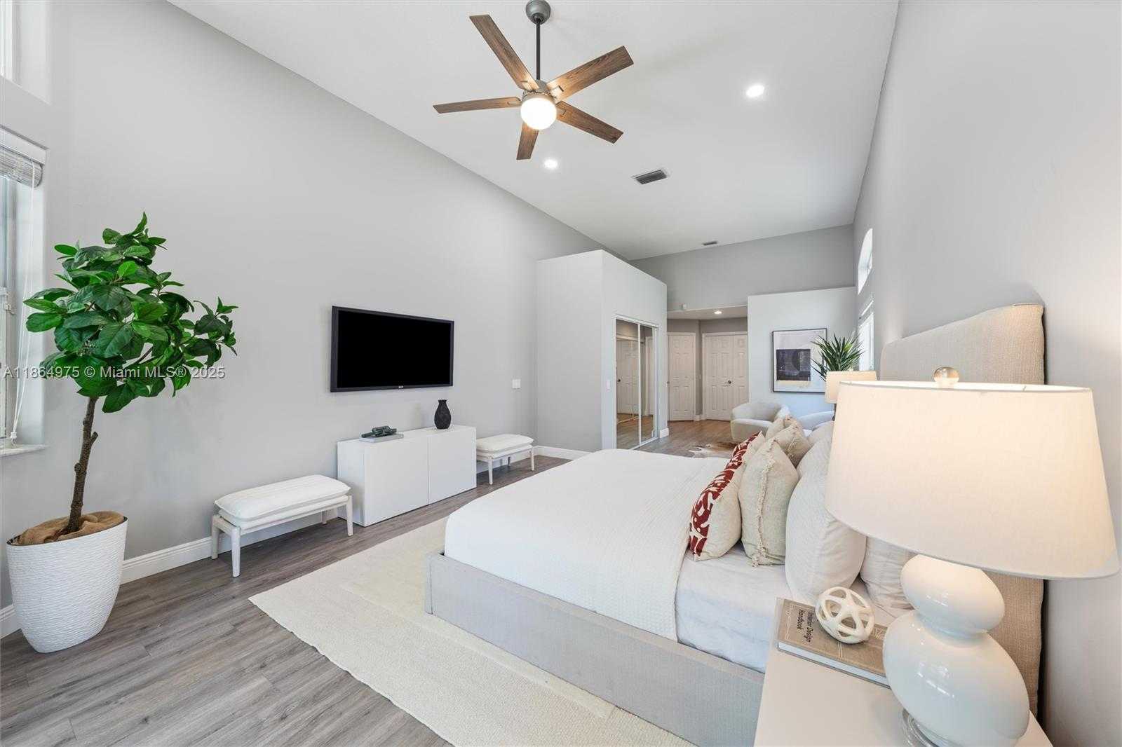 Small Image of 2587 JARDIN CT, Weston Number 13