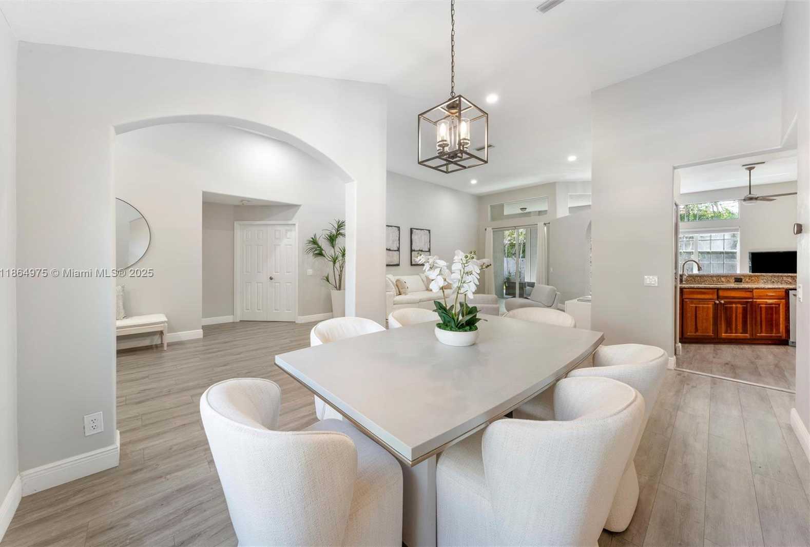 Small Image of 2587 JARDIN CT, Weston Number 4