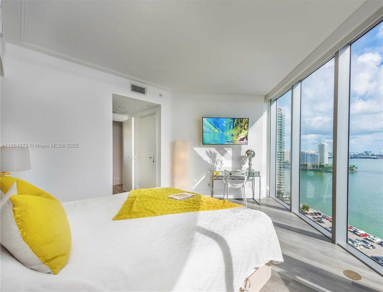 Small Image of 1300 BRICKELL BAY DR #1909, Miami Number 11