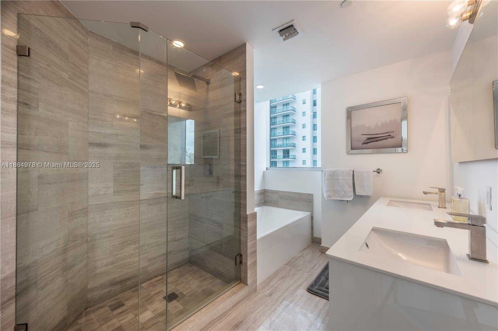 Small Image of 1300 BRICKELL BAY DR #1909, Miami Number 13