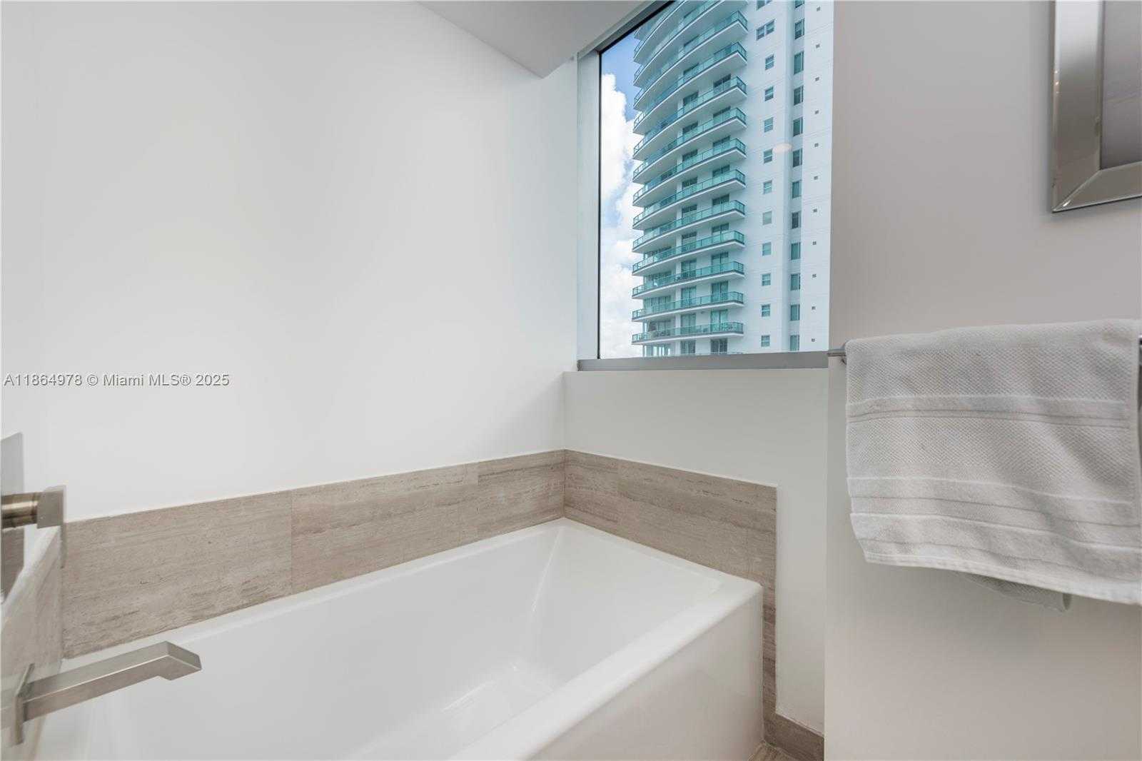 Small Image of 1300 BRICKELL BAY DR #1909, Miami Number 14