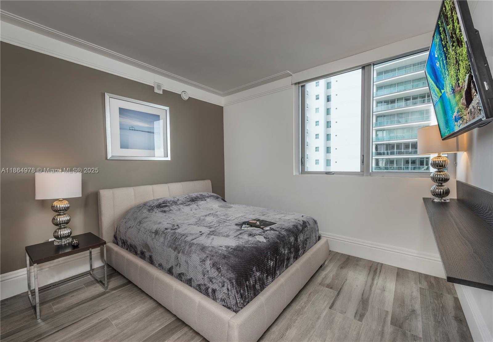 Small Image of 1300 BRICKELL BAY DR #1909, Miami Number 16