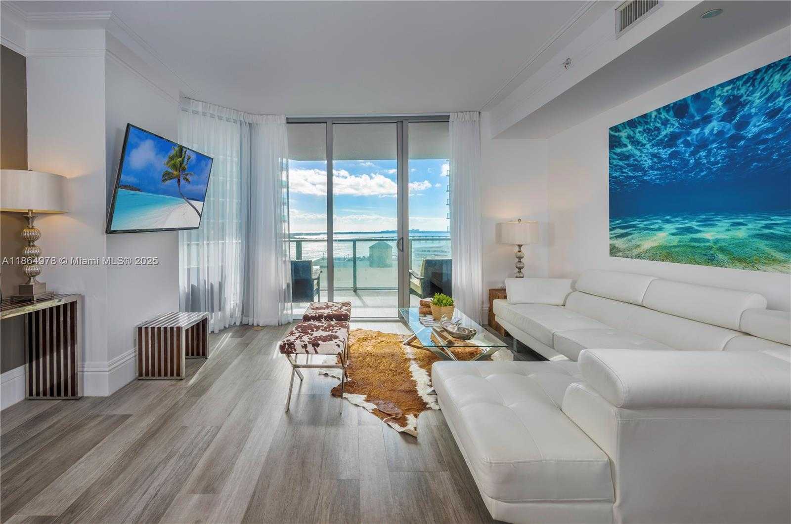 Small Image of 1300 BRICKELL BAY DR #1909, Miami Number 2