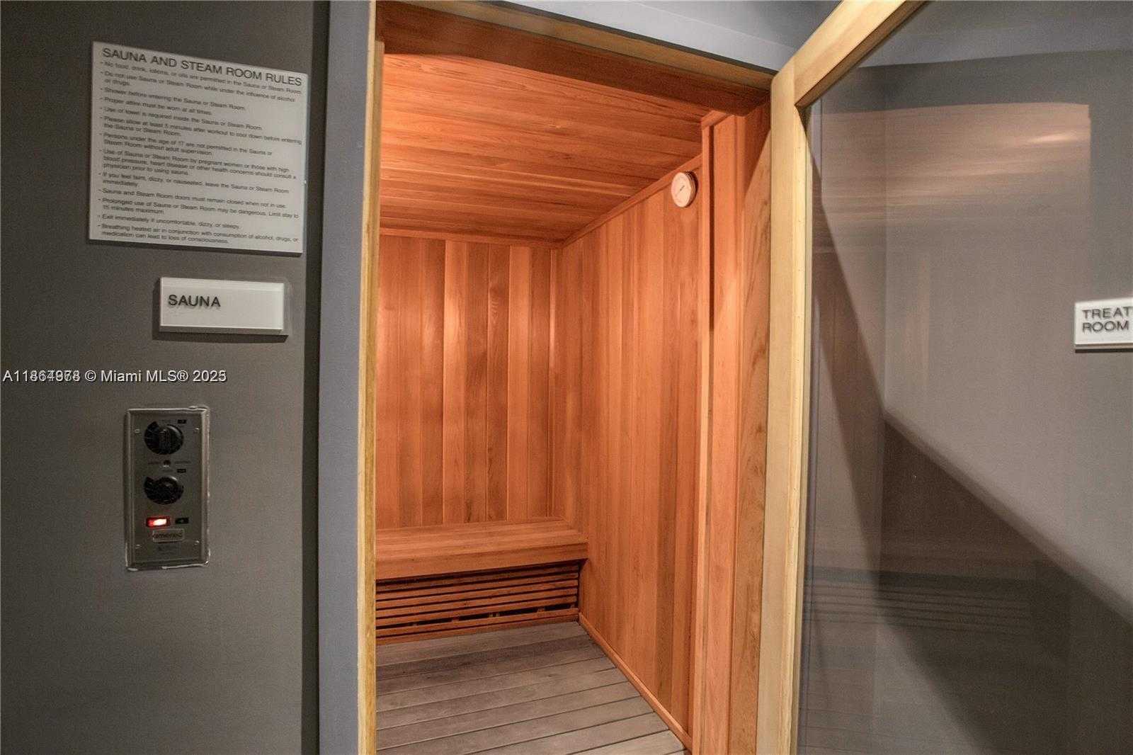 Small Image of 1300 BRICKELL BAY DR #1909, Miami Number 25