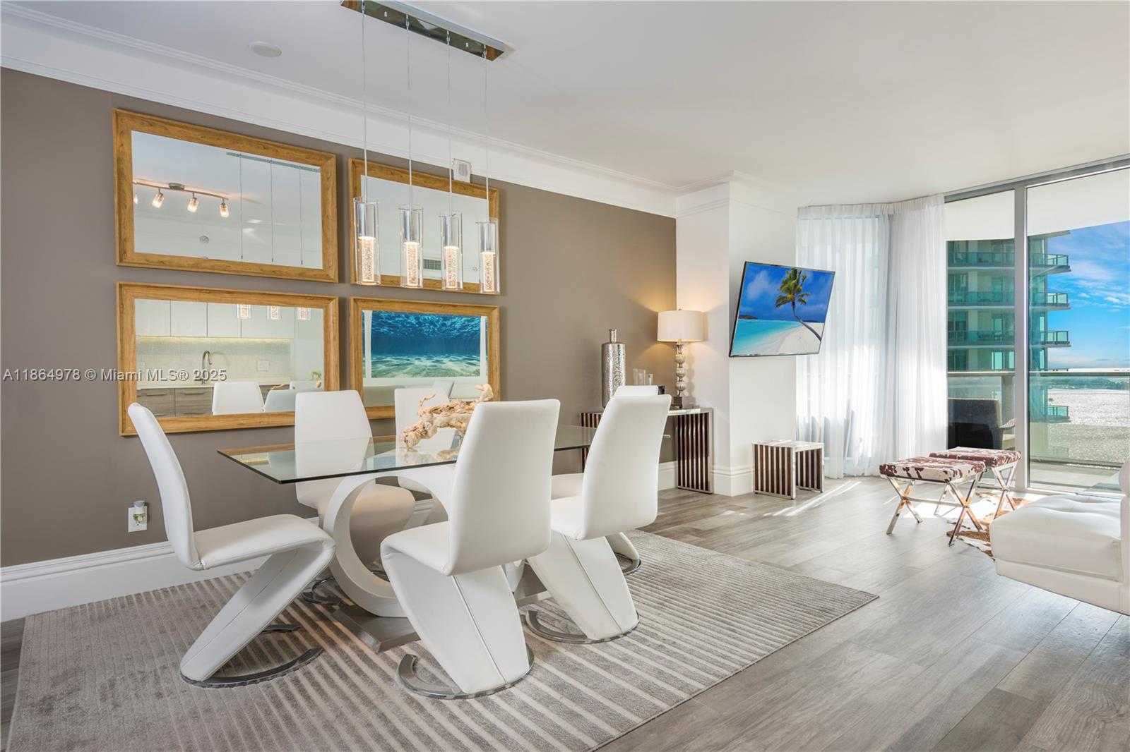 Small Image of 1300 BRICKELL BAY DR #1909, Miami Number 3