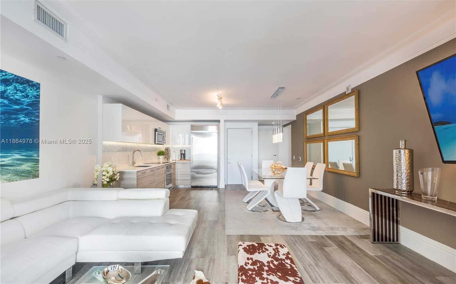 Small Image of 1300 BRICKELL BAY DR #1909, Miami Number 4