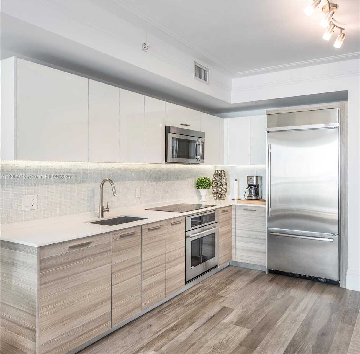 Small Image of 1300 BRICKELL BAY DR #1909, Miami Number 6