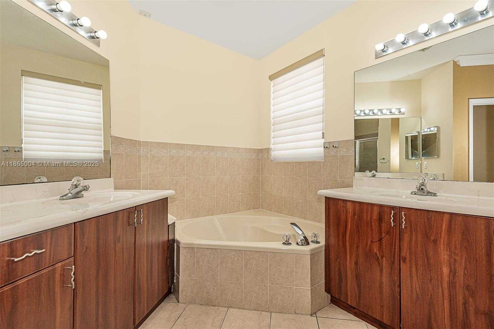 Small Image of 11410 SOUTH WEST 137TH CT #11410, Miami Number 24