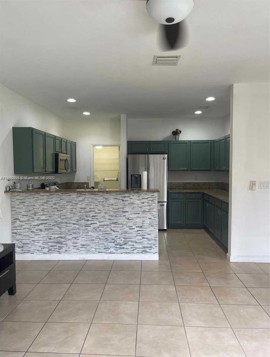 Small Image of 22739 SOUTH WEST 92ND CT #22739, Cutler Bay Number 5