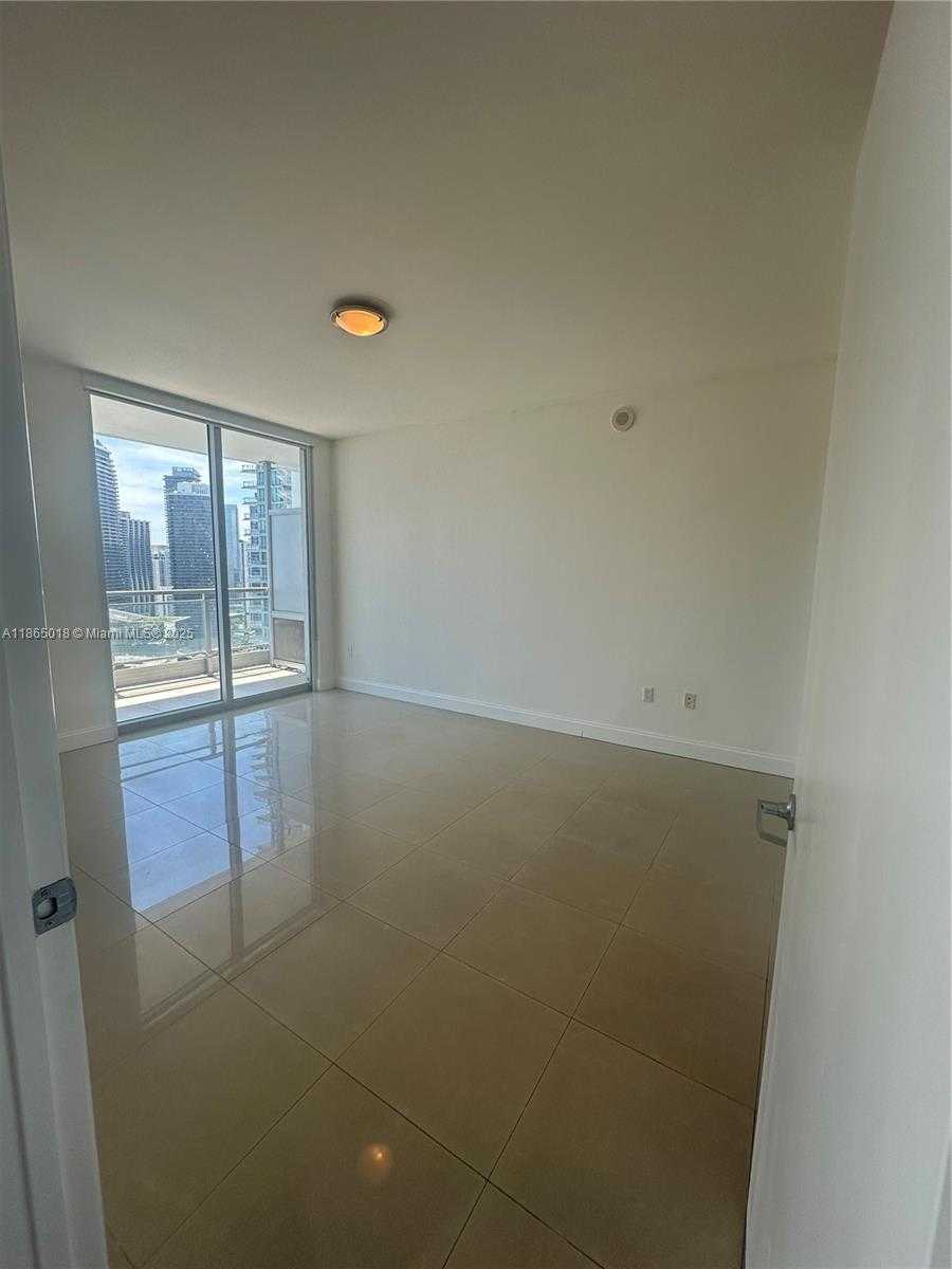 Small Image of 90 NW 3rd St, Miami, FL 33128, USA Number 14