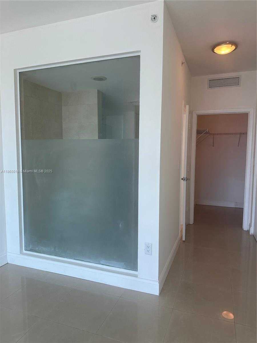 Small Image of 90 NW 3rd St, Miami, FL 33128, USA Number 17