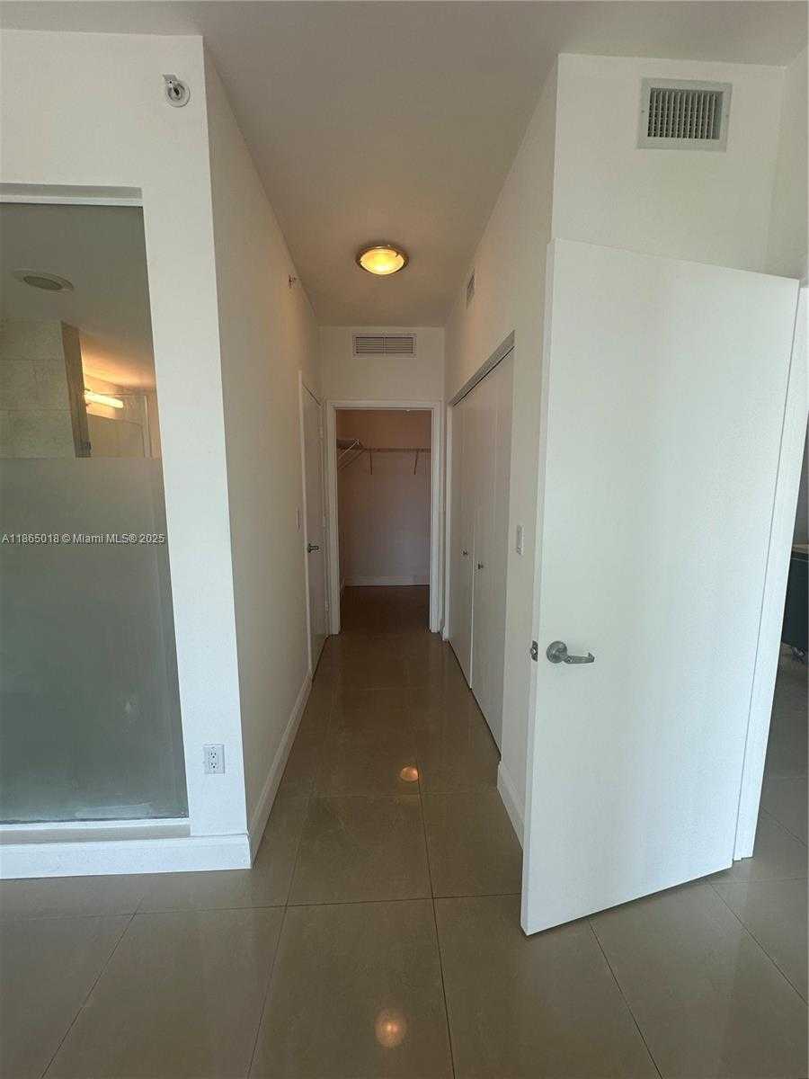 Small Image of 90 NW 3rd St, Miami, FL 33128, USA Number 18